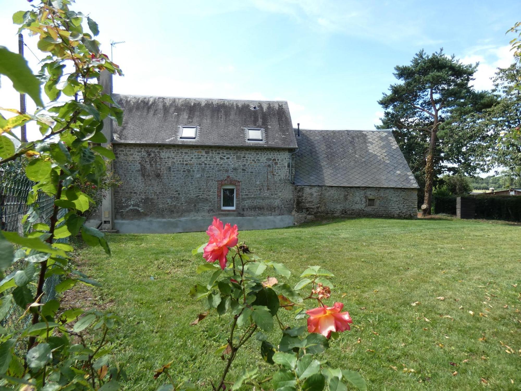 Le Gite De La Haie Portee Lignieres-Orgeres Exteriör bild